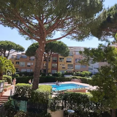 4 Couchages Avec Piscine D'ete Vue Port Апартаменты *